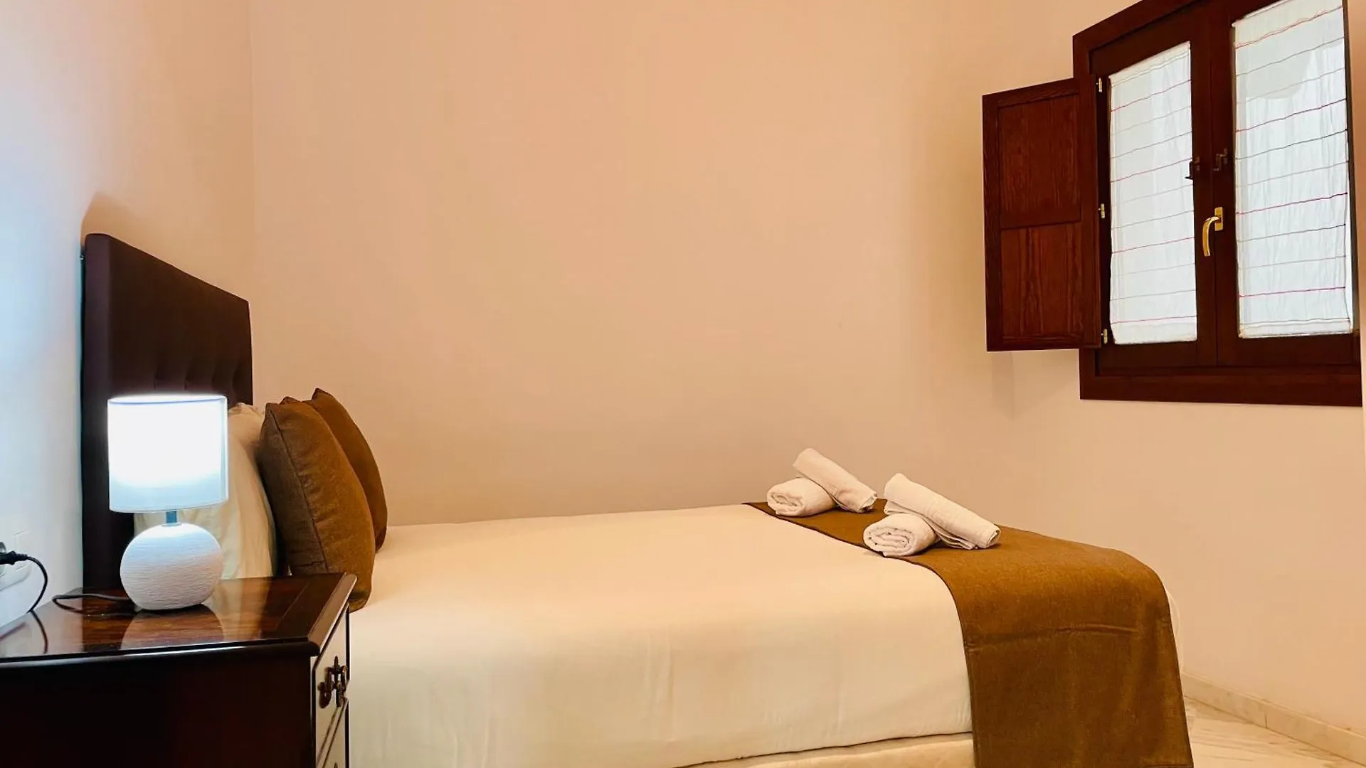 Apartamento Plaza Del Salvador Cuesta Del Rosario Seville Spain